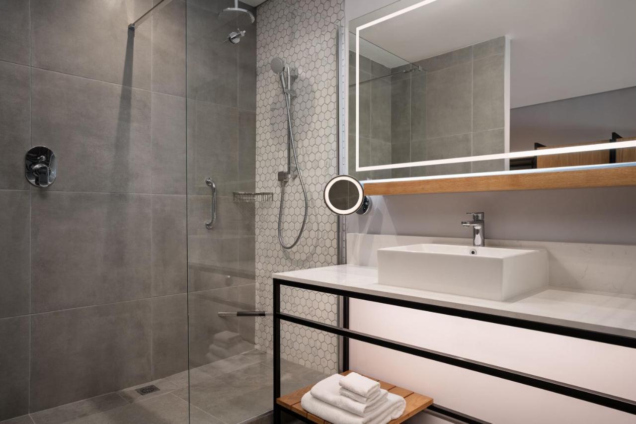 Guest Room 1 King